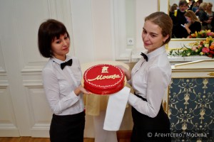Москвичи выбрали фирменный торт "Москва"