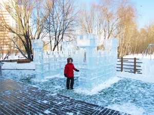 В Нагатинском затоне открылся парк ледяных скульптур