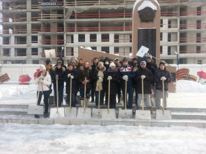 Молодежная палата Нагатинского затона приняла участие в уборке территории района от снега