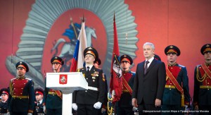 Мэр Москвы Сергей Собянин торжественно вручил кадетам столичный флаг