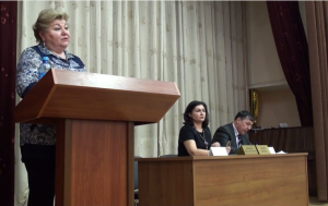 Елена Кокурина регулярно принимает участие во встречах главы управы с населением