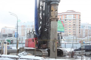 В ЮАО на Липецкой улице завершается бетонирование опор эстакады