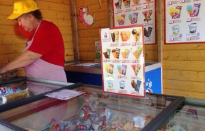 Одна из площадок фестиваля «Московское мороженое» работает в Южном округе