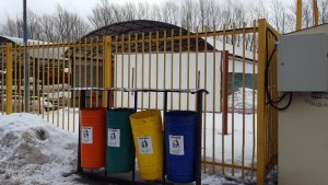 Убранный мусорные баки в Коломенском