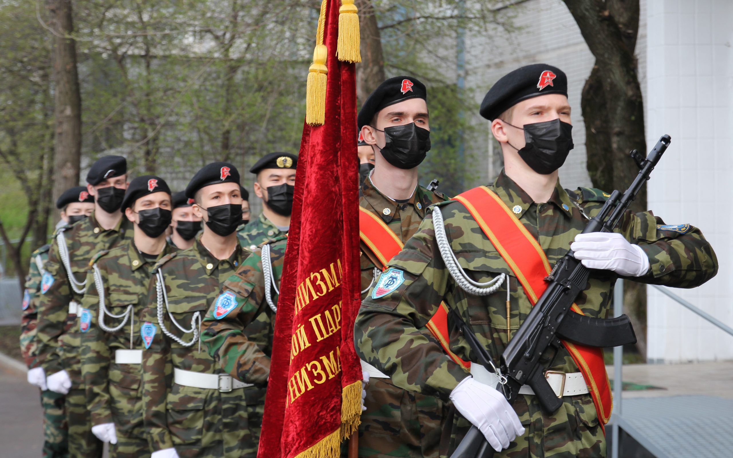 Парады под окнами, стихи у подъездов: в Нагатинском затоне организовали  персональные поздравление ветеранов с Днем Победы | Нагатинский Затон