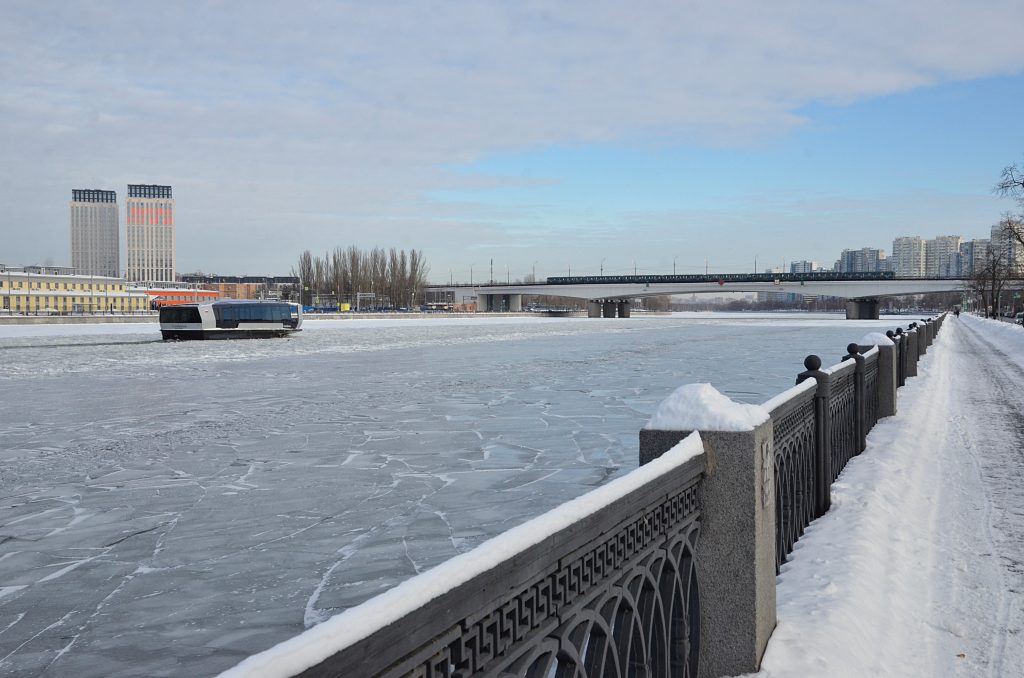 Специалисты провели пескоструйную очистку Нагатинского моста. Фото: Анна Быкова, «Вечерняя Москва»
