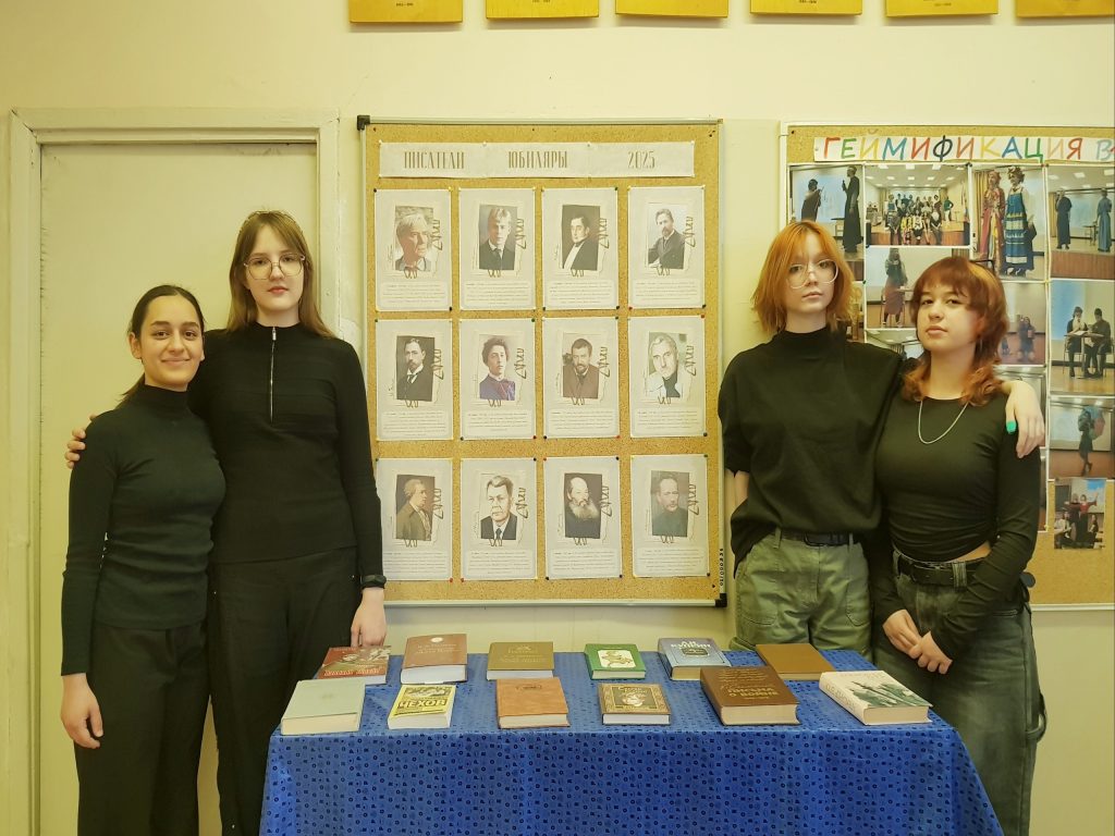 Студенты КДПИ имени Карла Фаберже организовали выставку. Фото: страница КДПИ имени Карла Фаберже в социальных сетях