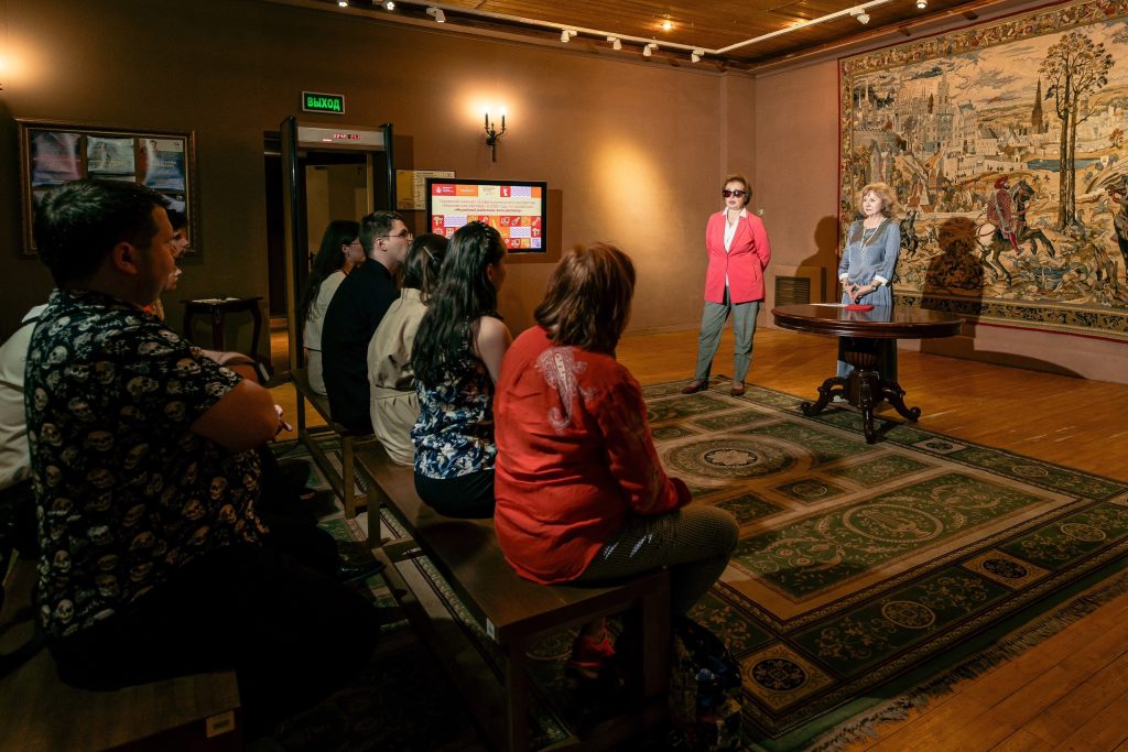 Персонал музея-заповедника «Коломенское» провел жеребьевку финала профессионального турнира. Фото: Анна Быкова, «Вечерняя Москва»