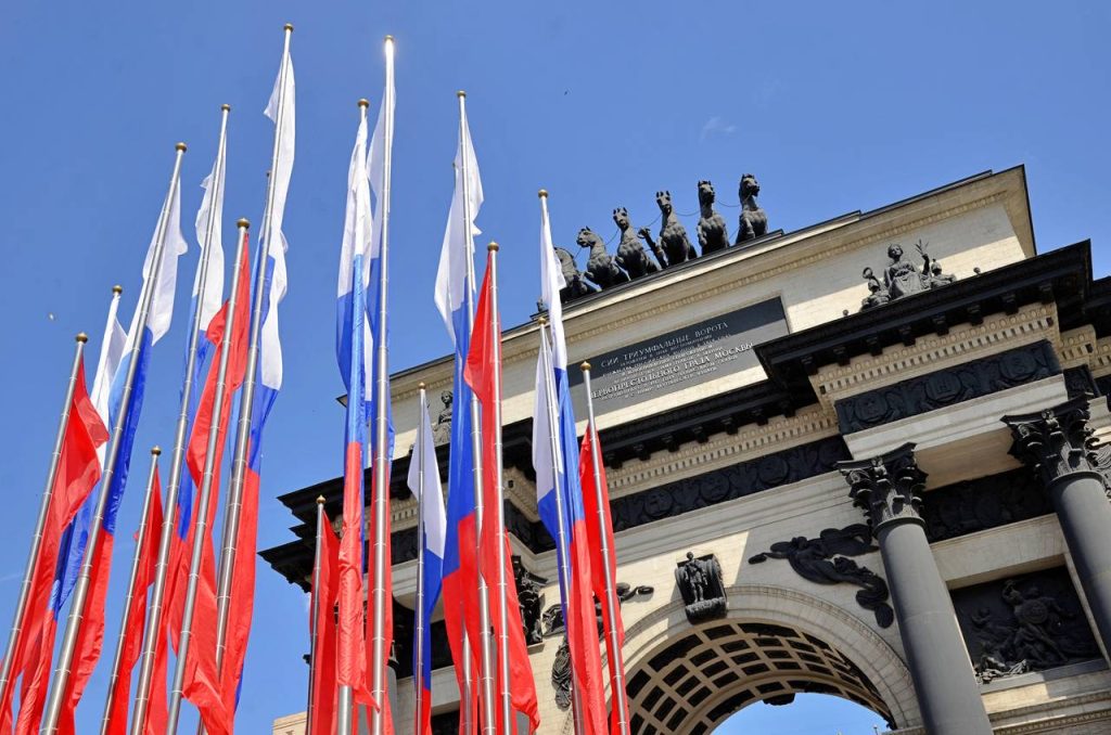 «Есть такая профессия – Родину защищать!»: в столице приглашают в вузы Минобороны. Фото: Анна Быкова, «Вечерняя Москва»