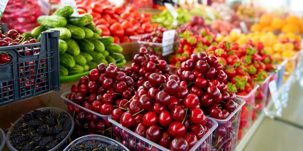 На ярмарках выходного дня можно приобрести черешню и вишню из Центральной России. Фото: пресс-служба Департамента торговли и услуг города Москвы