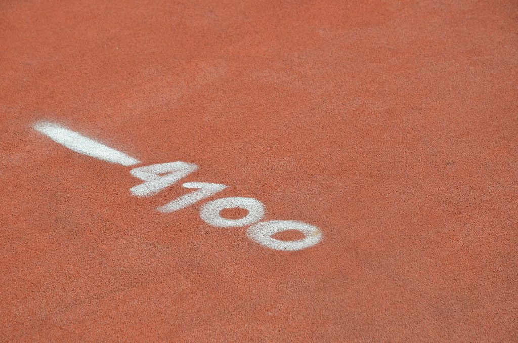 Около 20 тыс. участников выйдут 21 июня на Ночной забег в Москве. Фото: Анна Быкова, «Вечерняя Москва»