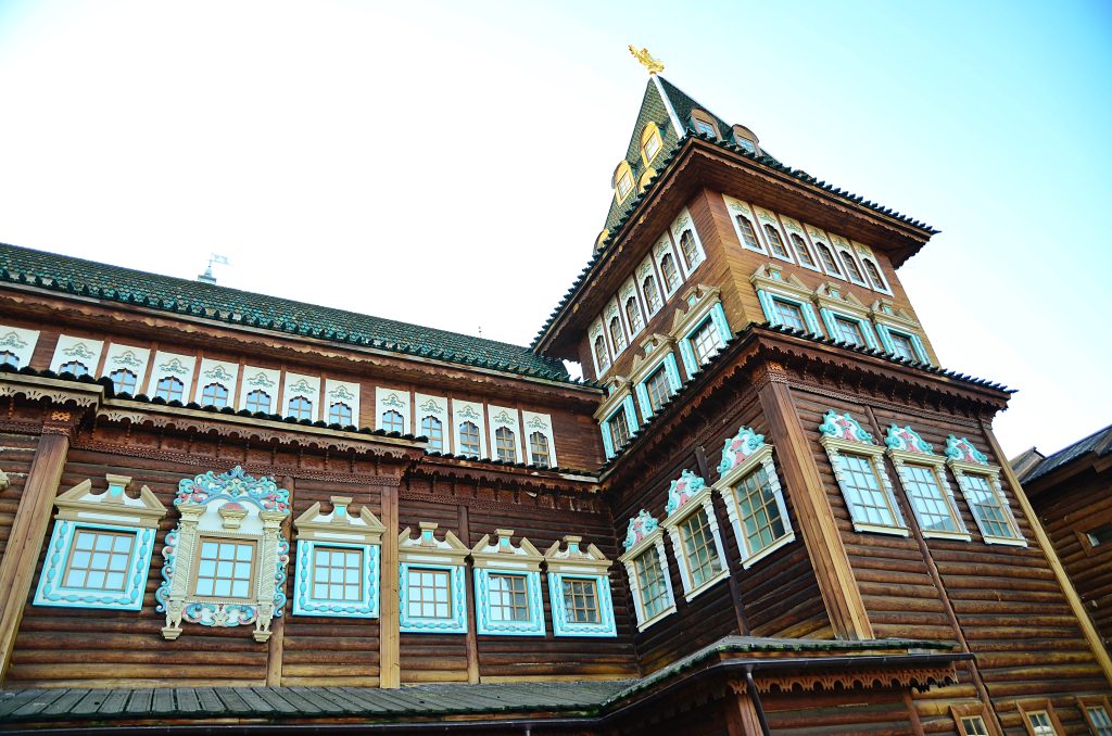 Сотрудники музея-заповедника «Коломенское» открыли выставку икон. Фото: Анна Быкова, «Вечерняя Москва»