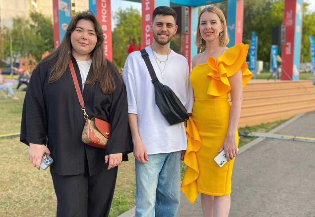 Сотрудники ЦДКиС «Юг столицы» провели концерт в парке «Жужа». Фото: предоставили представители пресс-службы Центра досуга, культуры и спорта «Юг столицы»