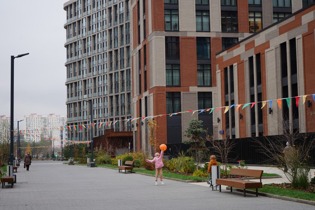 Представители ОКЦ ЮАО проведут дворовое мероприятие. Фото: Анна Быкова, «Вечерняя Москва»