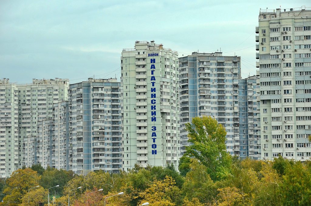 Глава управы Нагатинского Затона провела традиционный обход территории. Фото: Анна Быкова, «Вечерняя Москва»