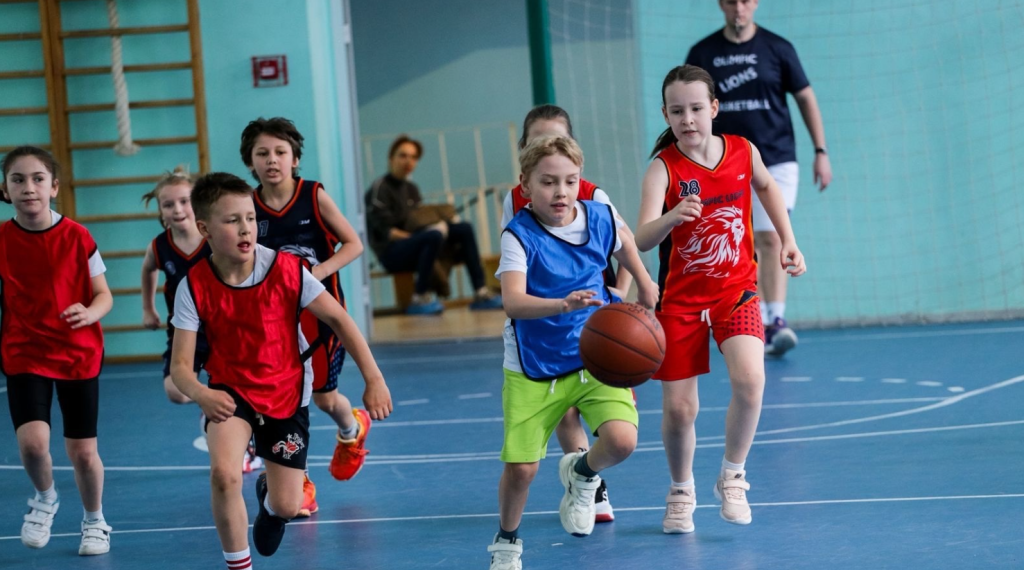 Ученик школы №1770 стал участником баскетбольного турнира. Фото: официальная страница школы №1770 в социальных сетях