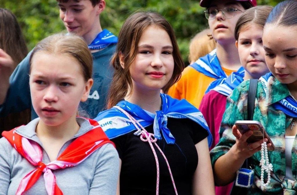 Ученицы школы №463 стали участницами оздоровительной смены. Фото: официальная страница школы №463 в социальных сетях