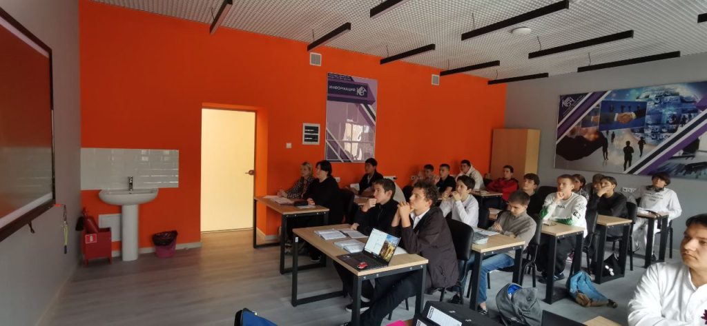 Беседы о профилактике экстремизма и терроризма прошли в Колледже связи №54 имени Петра Вострухина. Фото: официальная страница Колледжа связи №54 имени Петра Вострухина в социальных сетях