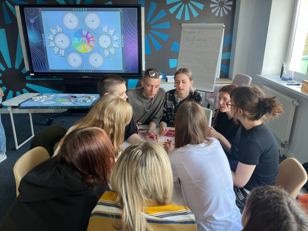 Студенты Колледжа ДПИ имени Карла Фаберже стали участниками тренинга в центре «Моя карьера». Фото: официальная страница Колледжа декоративно-прикладного искусства имени Карла Фаберже в социальных сетях