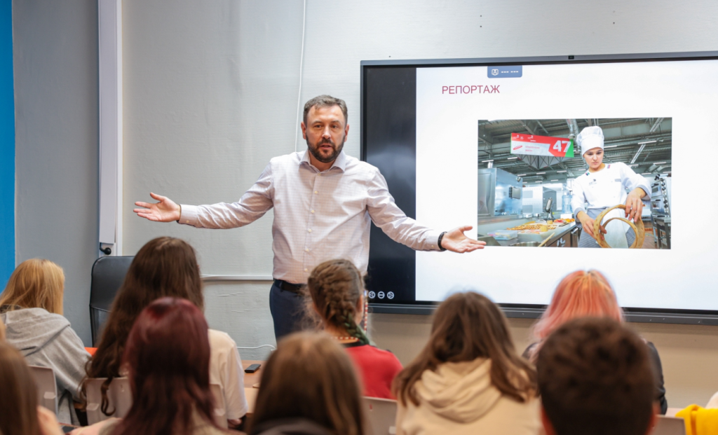 Лекция о профессии фотографа прошла в МГКЭИТ. Фото: официальная страница Московского государственного колледжа электромеханики и информационных технологий в социальных сетях