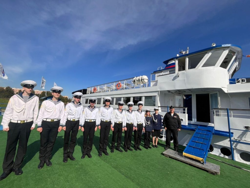 Курсанты Колледжа АВТ РУТ (МИИТ) стали участниками праздника на воде. Фото: сайт Академии водного транспорта «Российский университет транспорта» (МИИТ)