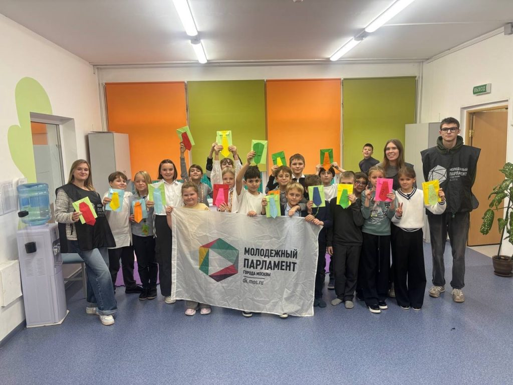 Активисты Молодежной палаты района Нагатинский Затон провели творческий мастер-класс. Фото: официальная страница Молодежной палаты района Нагатинский Затон в социальных сетях