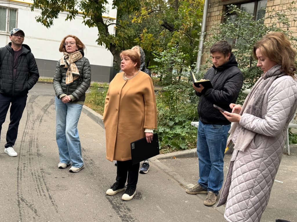 ИО главы управы района Нагатинский Затон провел территориальный обход. Фото: официальная страница управы района Нагатинский Затон в социальных сетях