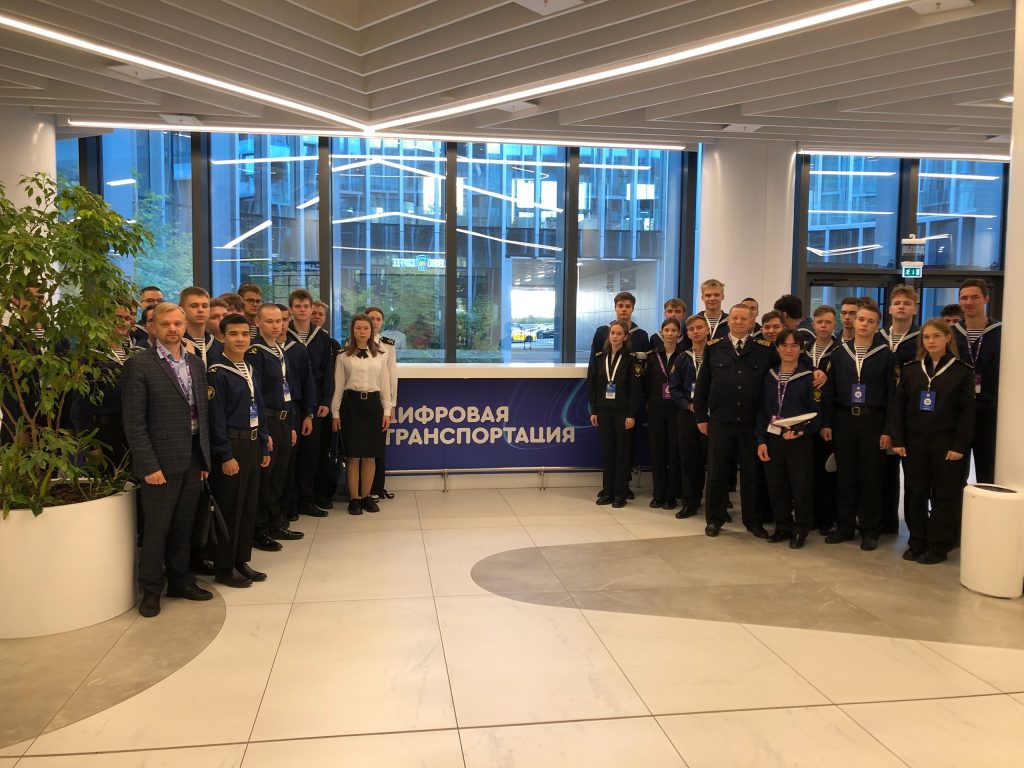 Представители АВТ РУТ (МИИТ) посетили международный форум цифровых технологий. Фото: официальная страница Академии водного транспорта «Российский университет транспорта» (МИИТ) в социальных сетях