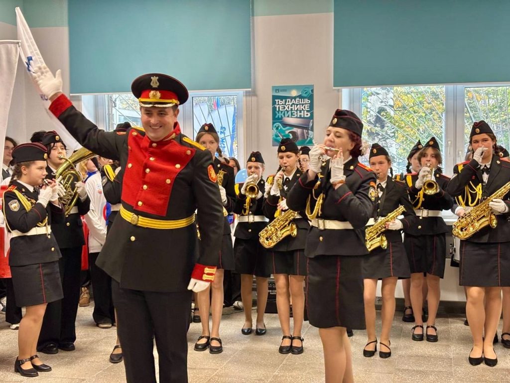 Музыканты оркестра школы №1770 стали участниками церемонии открытия лаборатории в Пищевом колледже №33. Фото: официальная страница школы №1770 в социальных сетях
