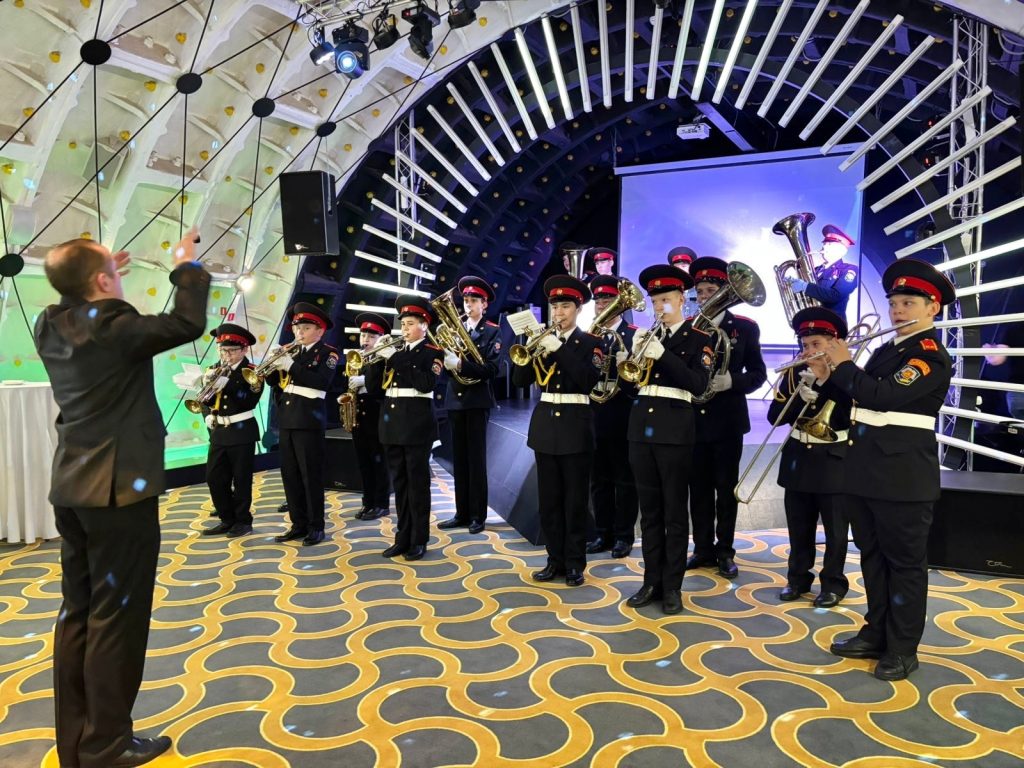 Оркестранты школы №1770 выступили на территории военно-исторического музея «Бункер-42». Фото: официальная страница школы №1770 в социальных сетях