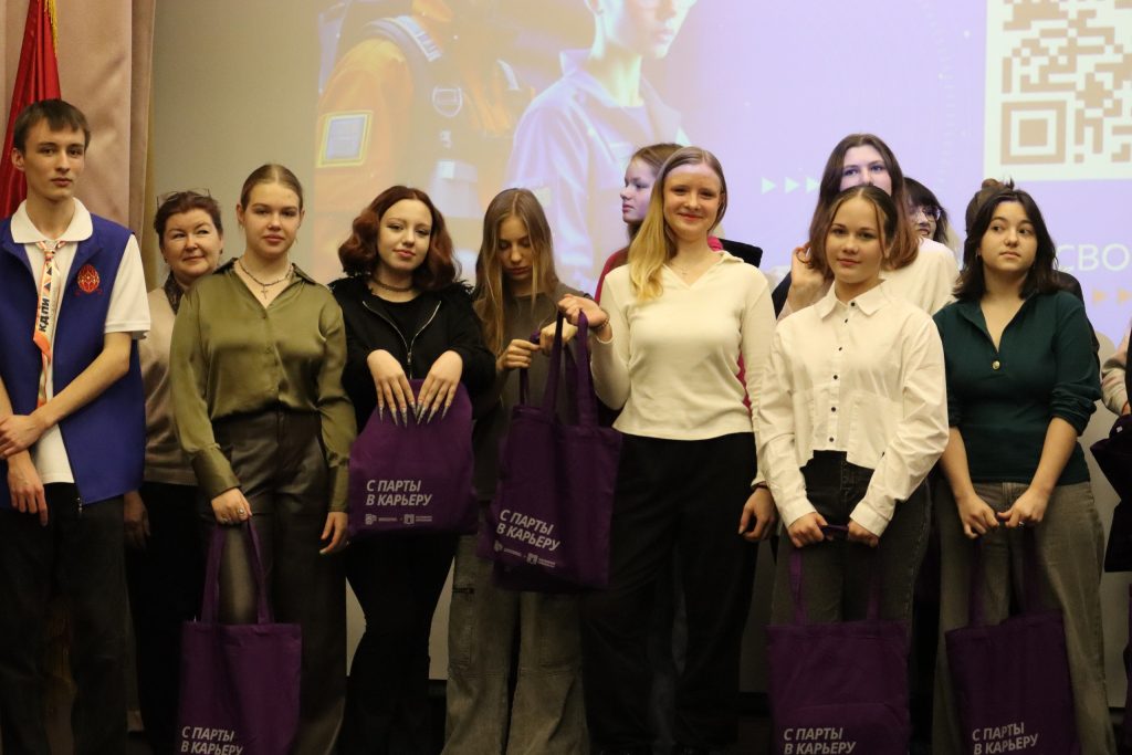 Московских школьников посвятили в участники городского проекта в стенах Колледжа ДПИ имени Карла Фаберже. Фото: официальная страница Колледжа декоративно-прикладного искусства имени Карла Фаберже в социальных сетях