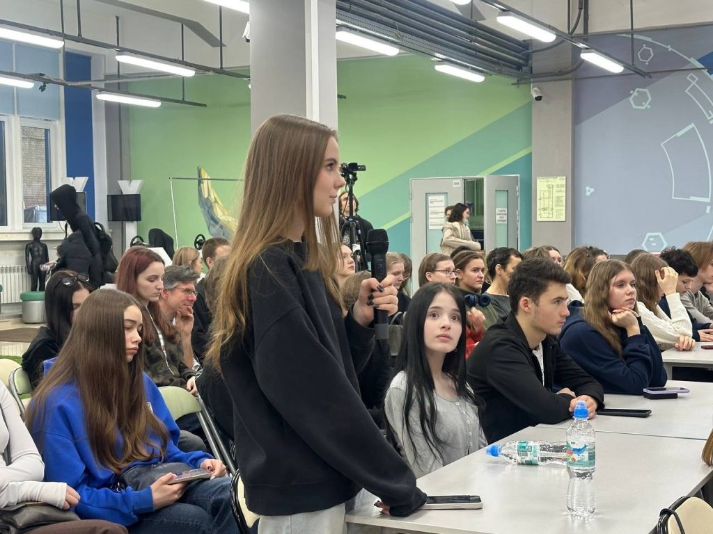 Ученики школы №1770 приняли участие в журналистском мастер-классе. Фото: официальная страница школы №1770 в социальных сетях 