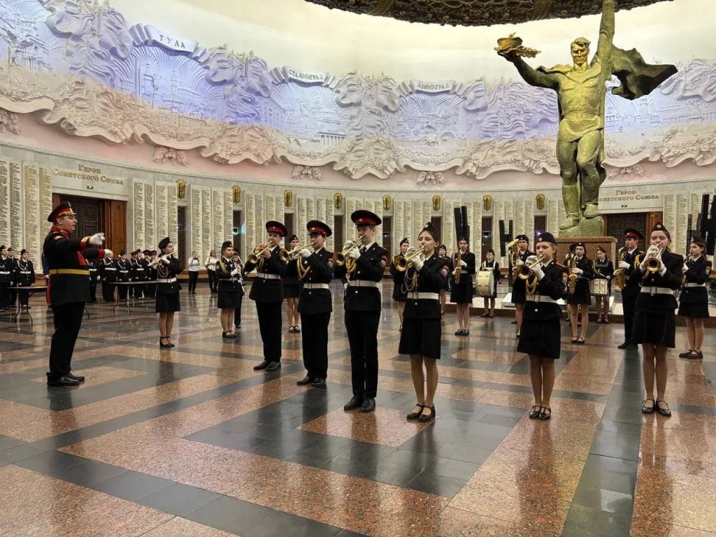 Участники оркестра школы №1770 выступили в Музее Победы. Фото: страница школы №1770 в социальных сетях