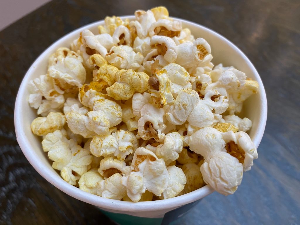 Показ документального фильма «Театр на линии фронта» состоялся в Доме культуры «Нагатино». Фото: Анна Быкова, «Вечерняя Москва»