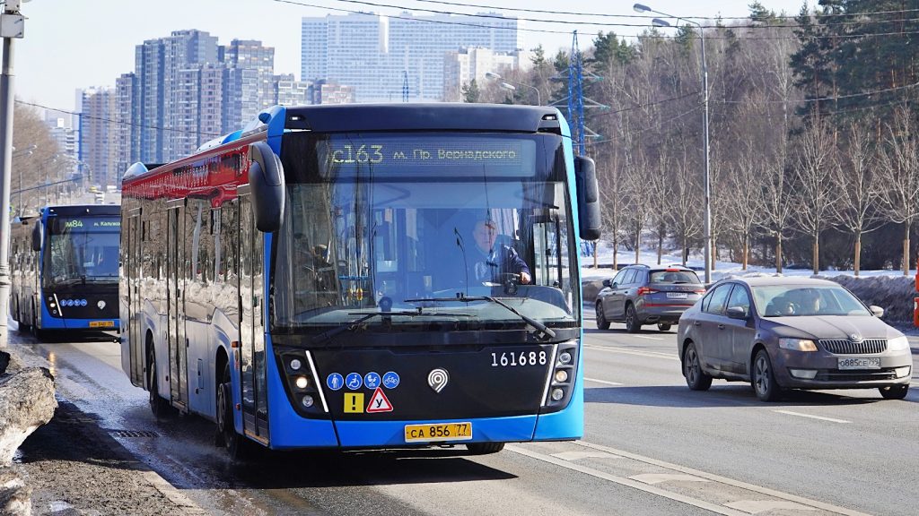 Проходящий через Нагатинский Затон социальный маршрут С811 станет районным. Фото: Анна Быкова, «Вечерняя Москва»