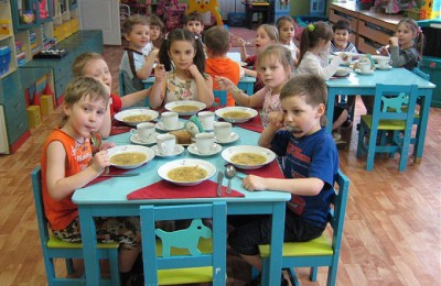 На бесплатное питание детей в Москве до конца года выделят почти 5 миллиардов рублей