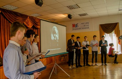 Молодежь района Нагатинский затон подарит девушкам стихотворения