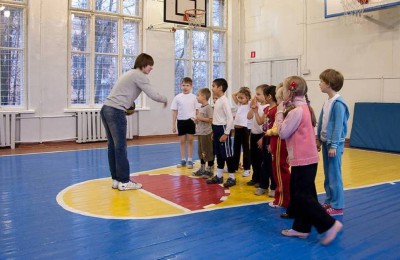 Вопросы организации третьего урока физкультуры в школах Москвы обсудят сегодня на родительском онлайн-собрании