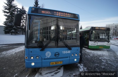 Новые автобусы повышенной вместимости закупят в Москве для наиболее загруженных маршрутов