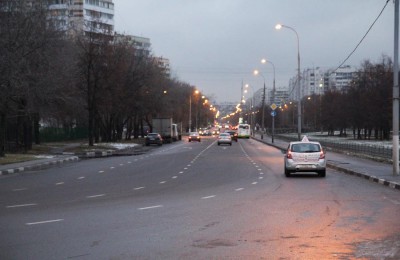 «Переобувать» свой транспорт к лету пока не советуют московским автомобилистам
