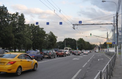 Камера на проспекте Андропова начала следить за выездом на тротуар