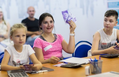 Экономическое образование в тренде: юных москвичей учат управлять капиталами в «Школе юного инвестора»