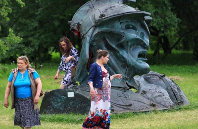 В «Коломенском» открылась выставка современной скульптуры