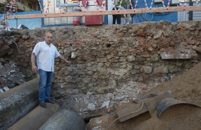 Во время строительных работ в ЮАО обнаружили остатки древнего храма
