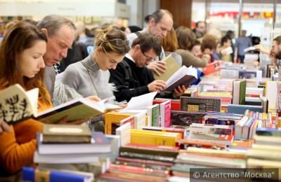 В книжных магазинах активисты «Безопасной столицы» предлагают проверять отделы детской литературы