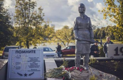 В Южном округе установили памятник женщинам-героям обороны Москвы