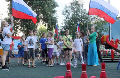 Молодежная палата района рассказала детям о флаге России