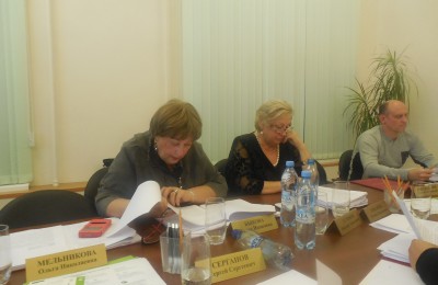 Депутат Лидия Быкова поздравила жительниц Нагатинского затона с Днем матери
