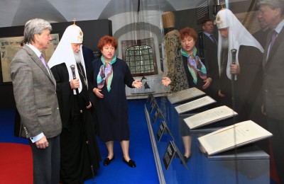 Патриарх всея Руси Кирилл посетил выставку «Державная заступница России»