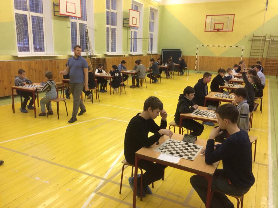 Ученики школы №463 будут участвовать в городском этапе соревнований по шашкам.
